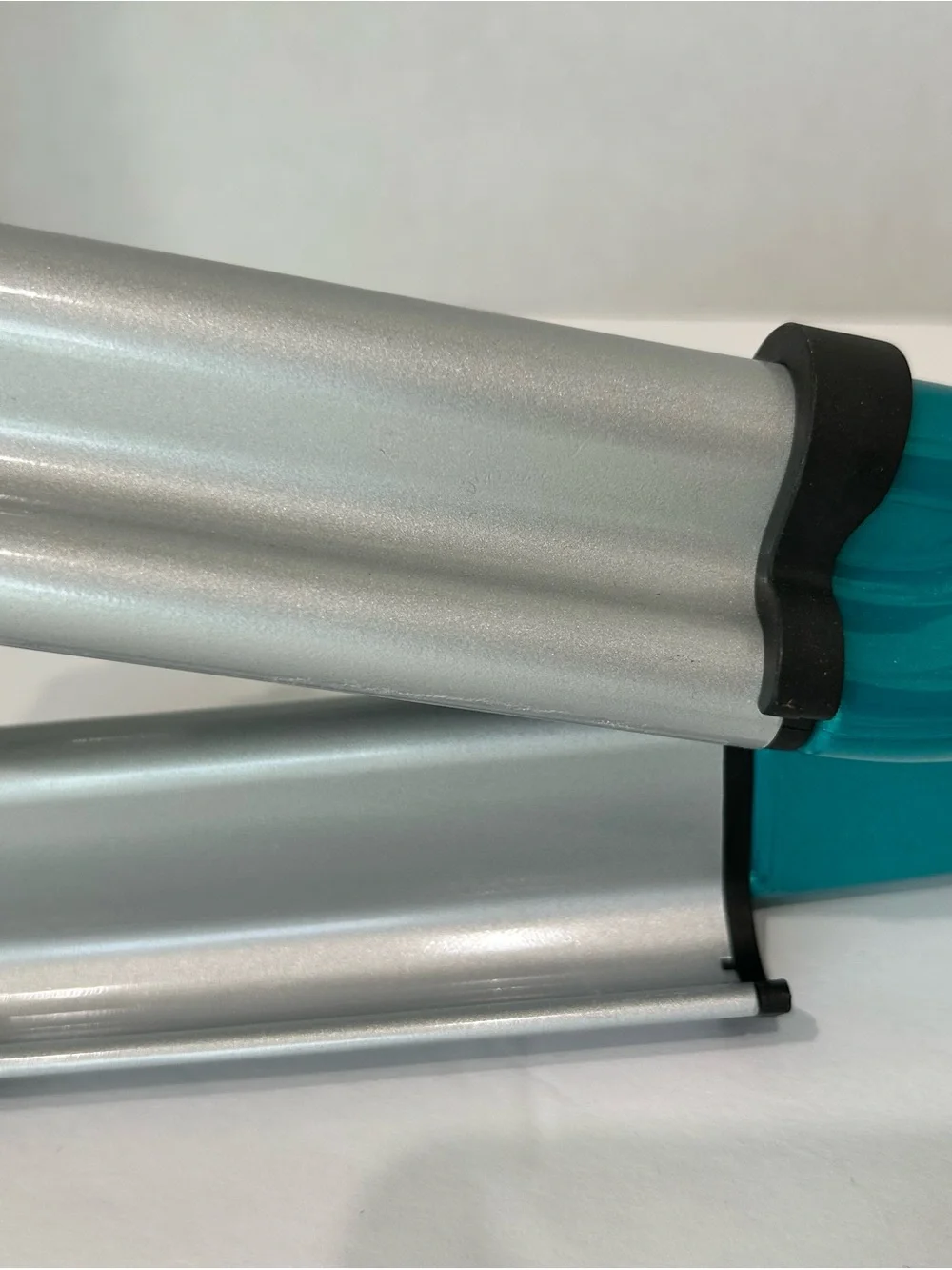 BedHead Wave Artist Triple Barrel Waver in Teal and Silver